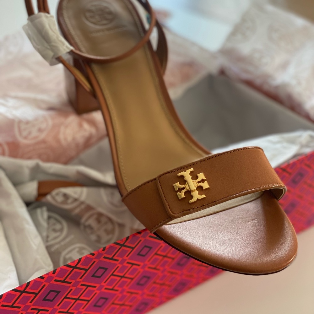 NWT Tory Burch Kira Sandal in tan
